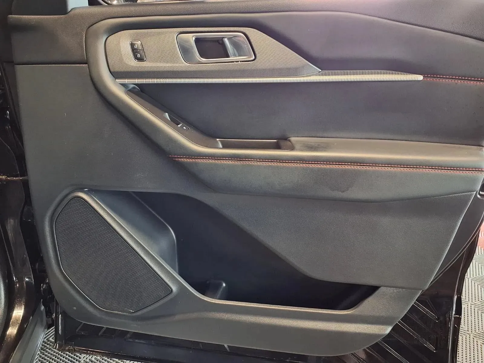 Ford Explorer photo 14