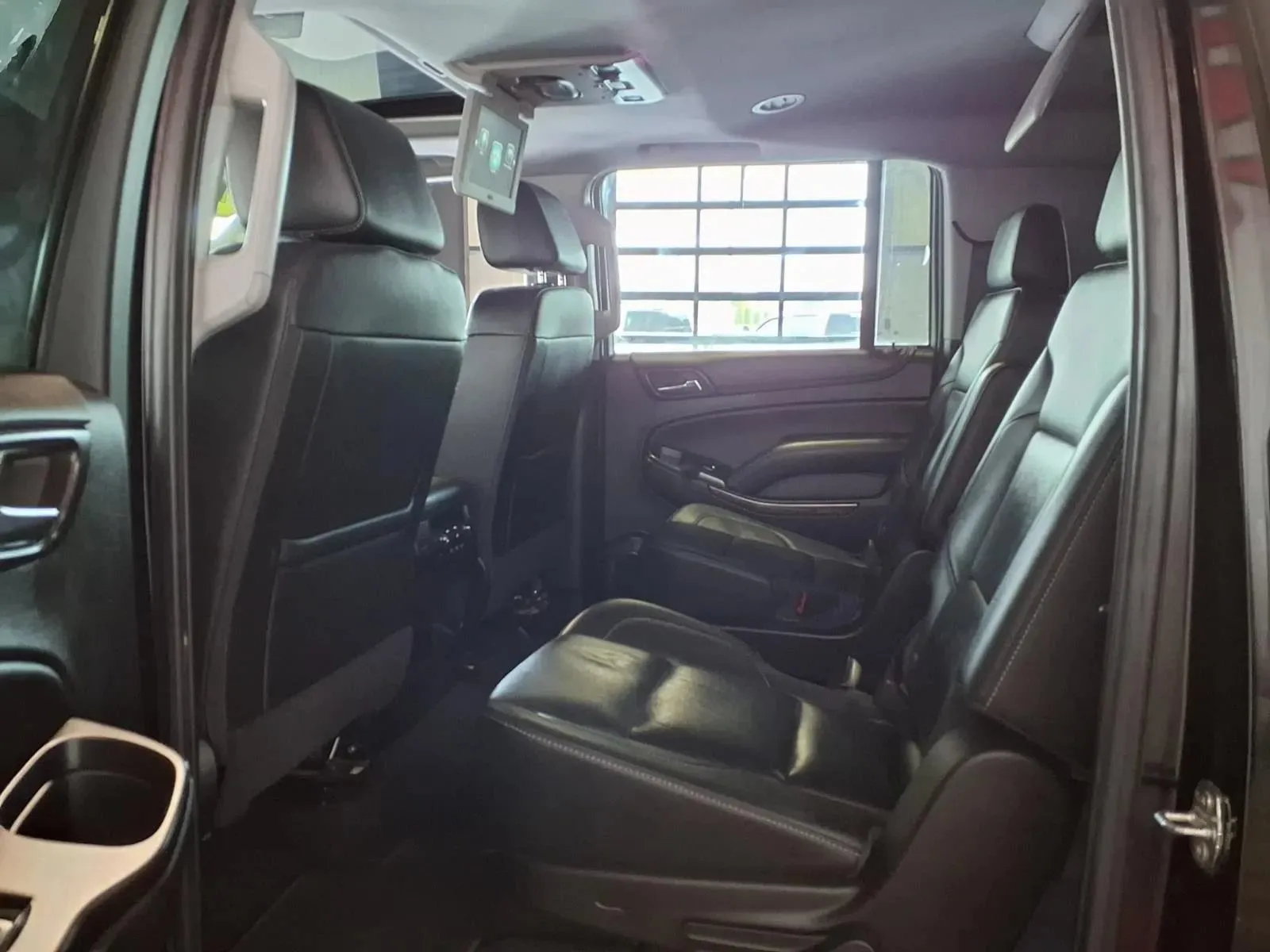 Chevrolet Suburban photo 16