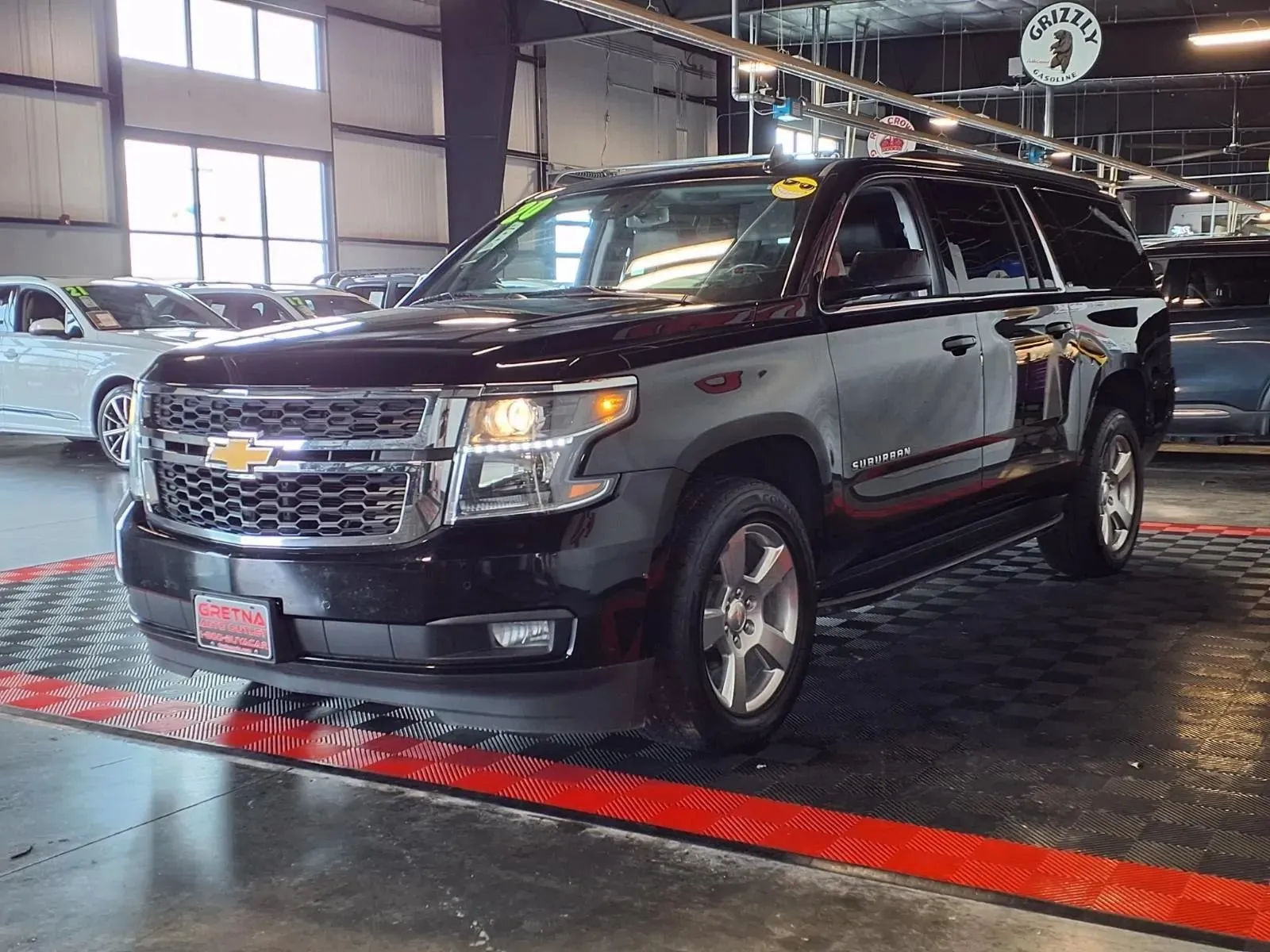 Chevrolet Suburban photo 3