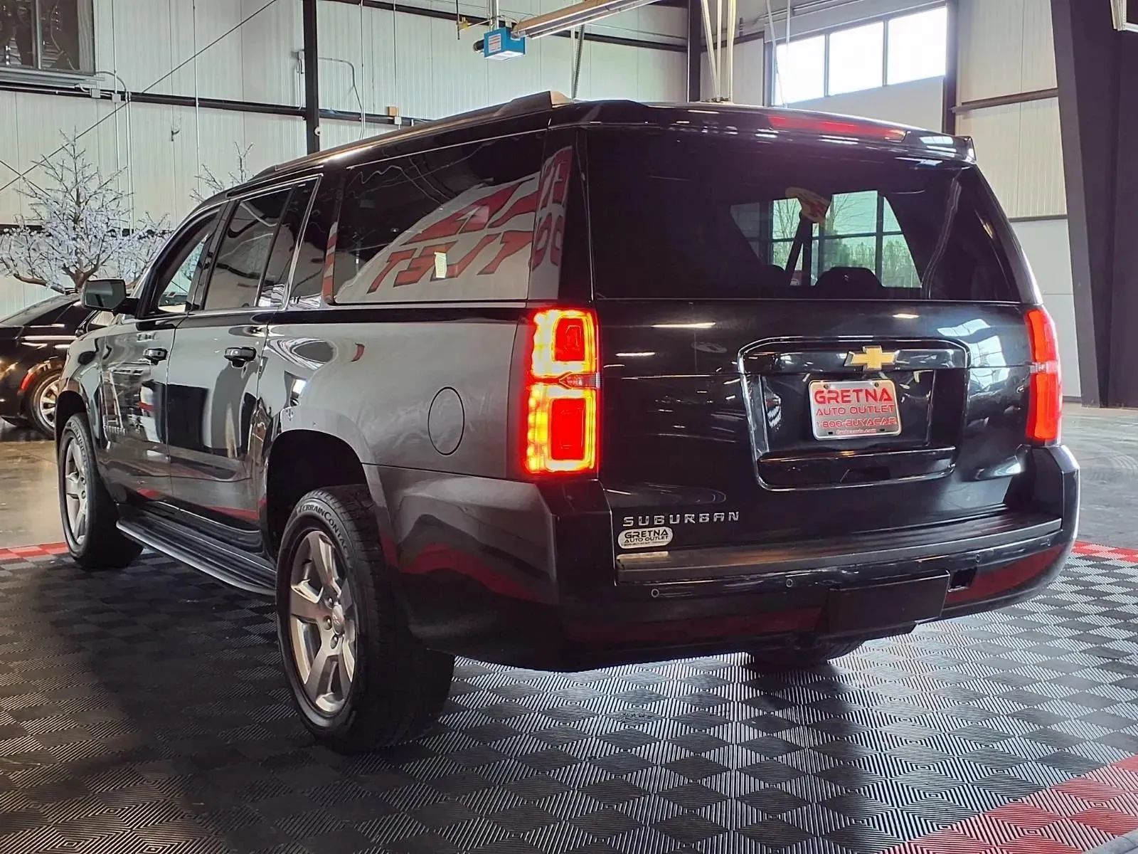 Chevrolet Suburban photo 4