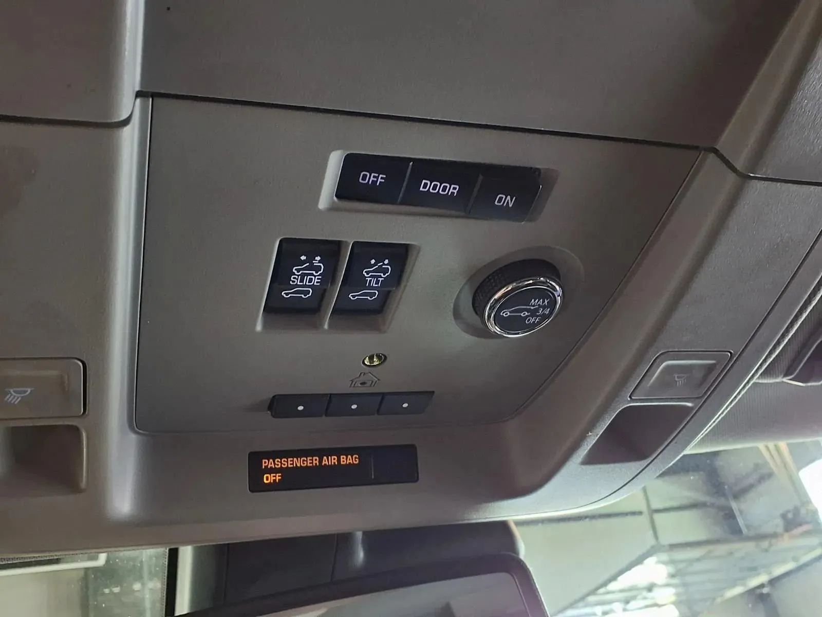 Chevrolet Suburban photo 22