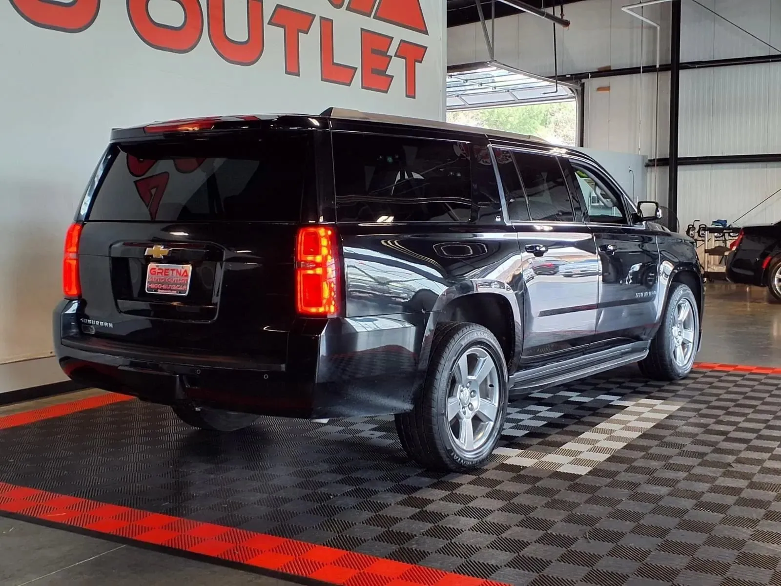 Chevrolet Suburban photo 8