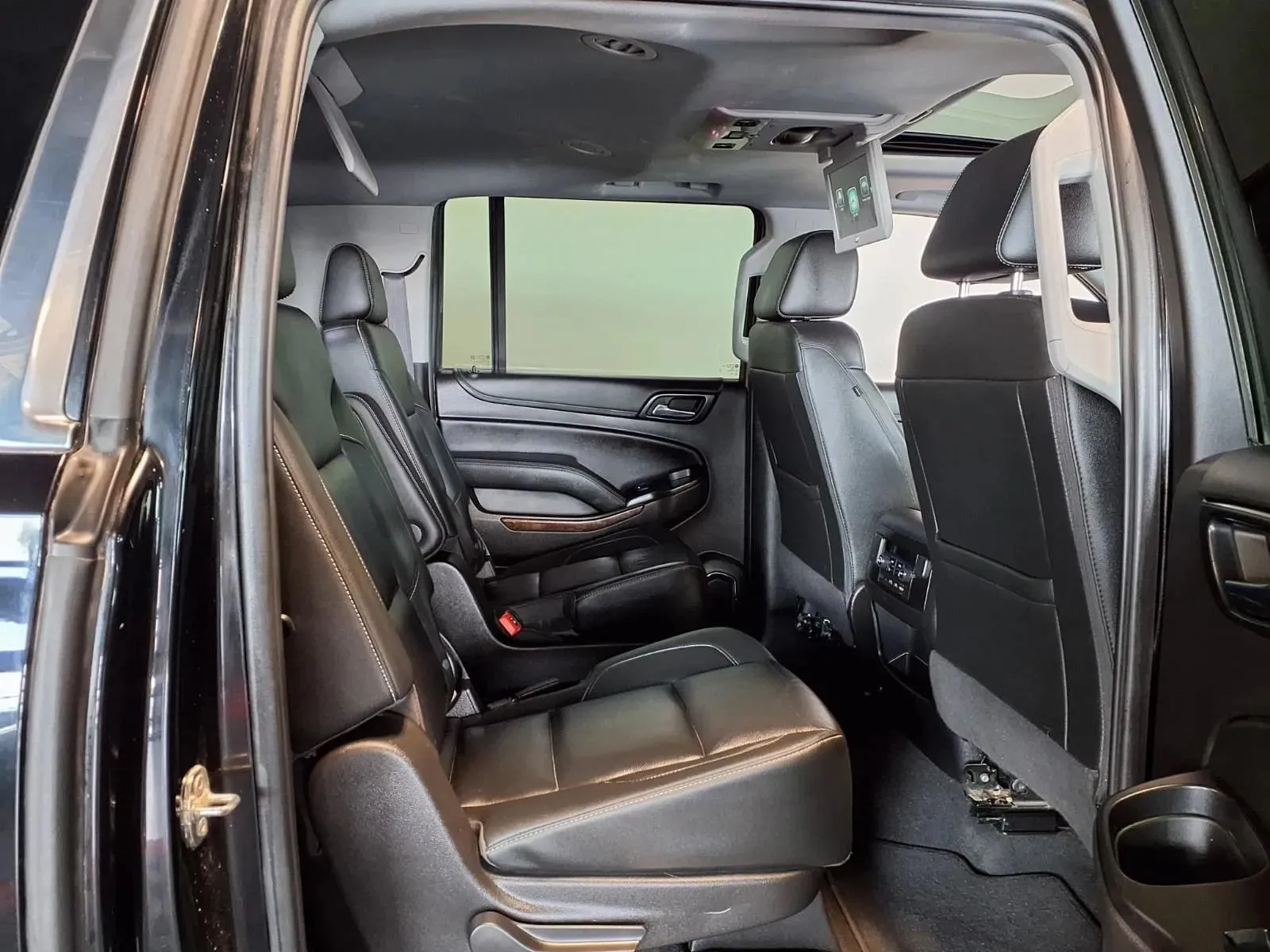 Chevrolet Suburban photo 11