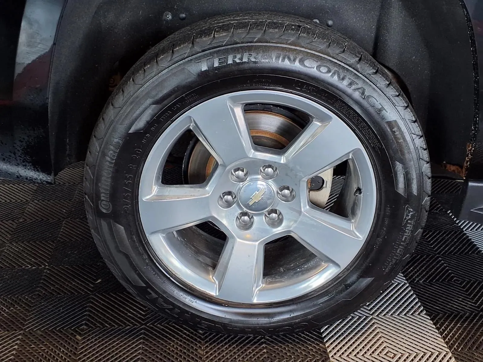 Chevrolet Suburban photo 9