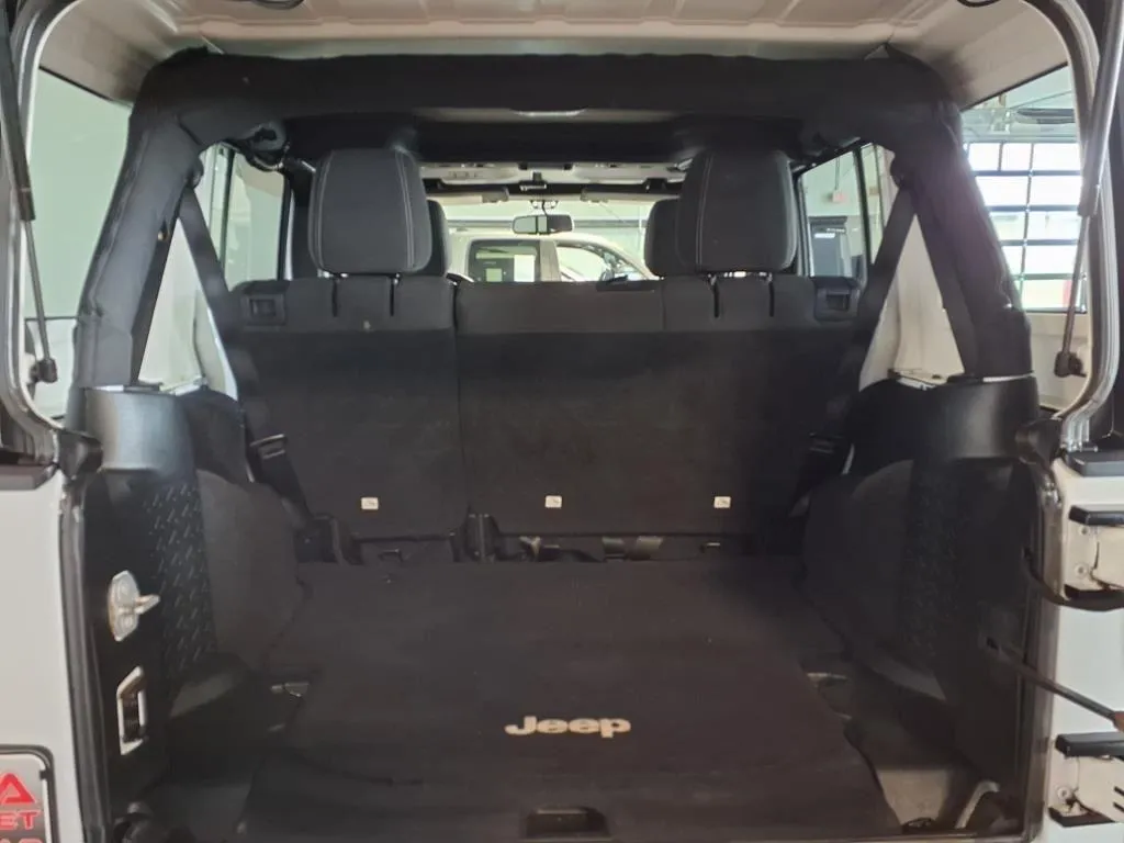 2016 Jeep Wrangler Unlimited Sahara - Photo 6