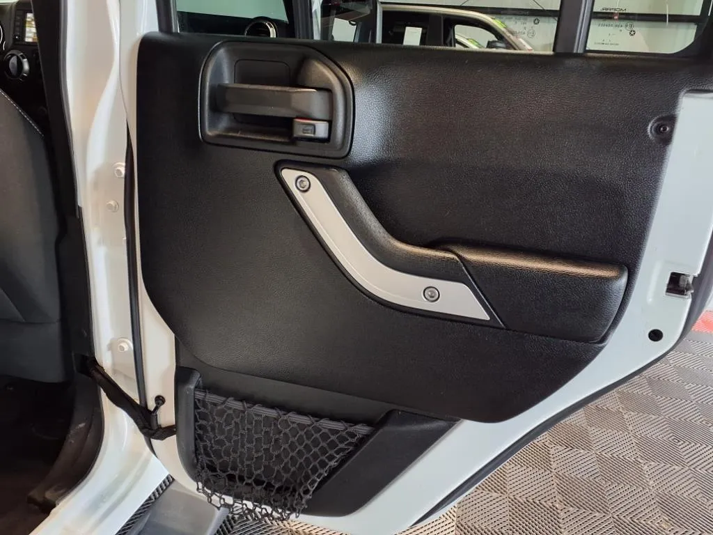 2016 Jeep Wrangler Unlimited Sahara - Photo 10