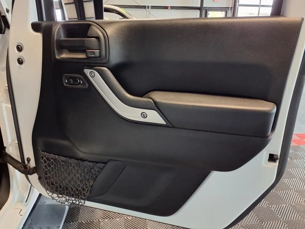 2016 Jeep Wrangler Unlimited Sahara - Photo 12