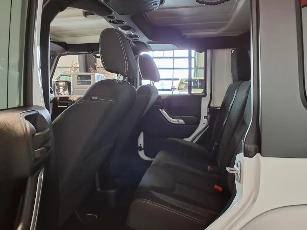 2016 Jeep Wrangler Unlimited Sahara - Photo 13