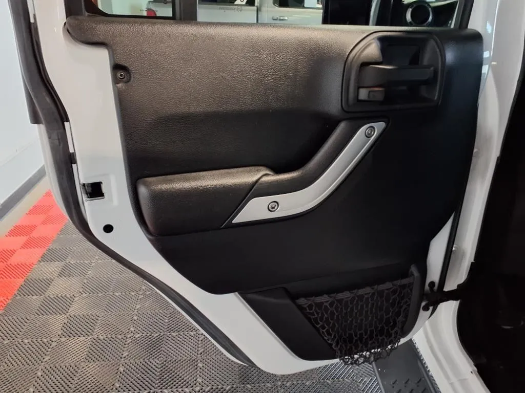2016 Jeep Wrangler Unlimited Sahara - Photo 14
