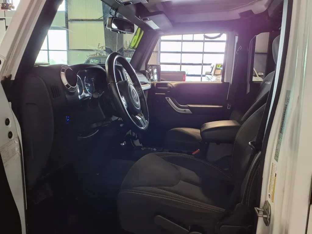 2016 Jeep Wrangler Unlimited Sahara - Photo 15