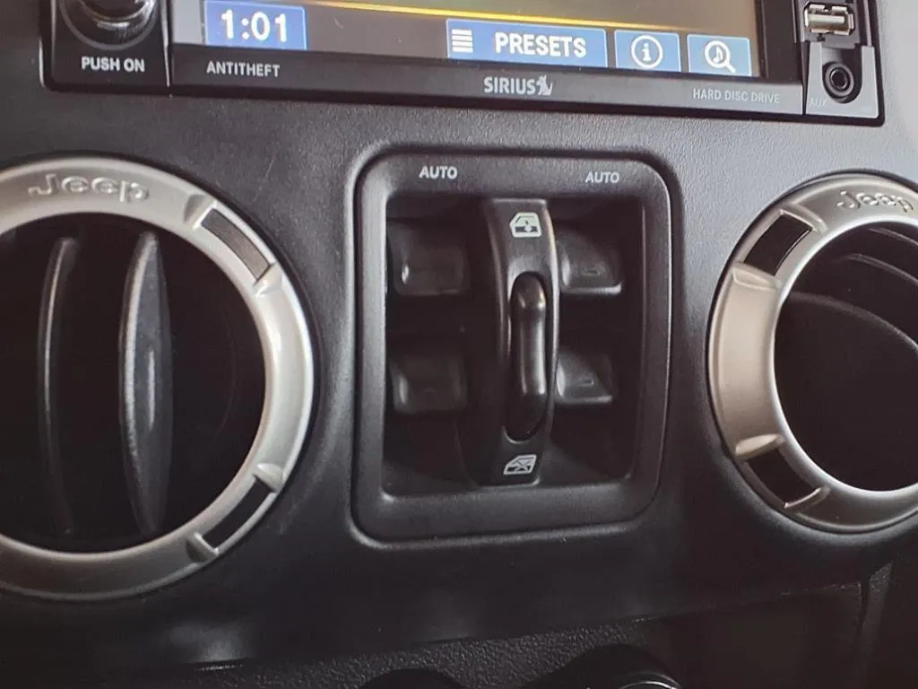 2016 Jeep Wrangler Unlimited Sahara - Photo 20
