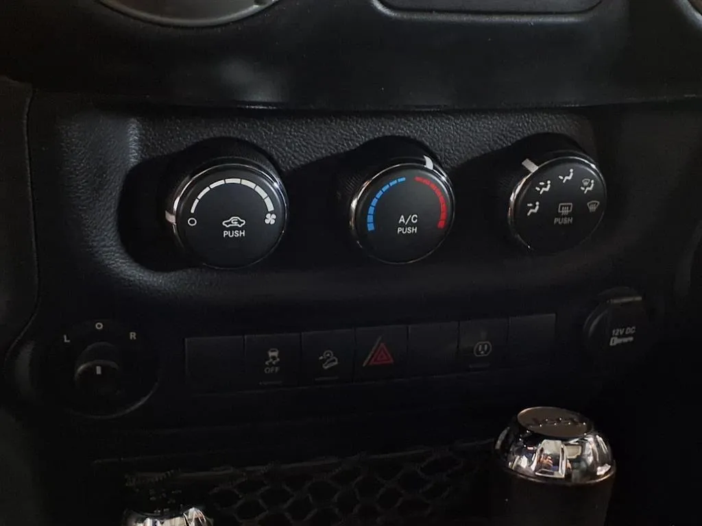 2016 Jeep Wrangler Unlimited Sahara - Photo 21