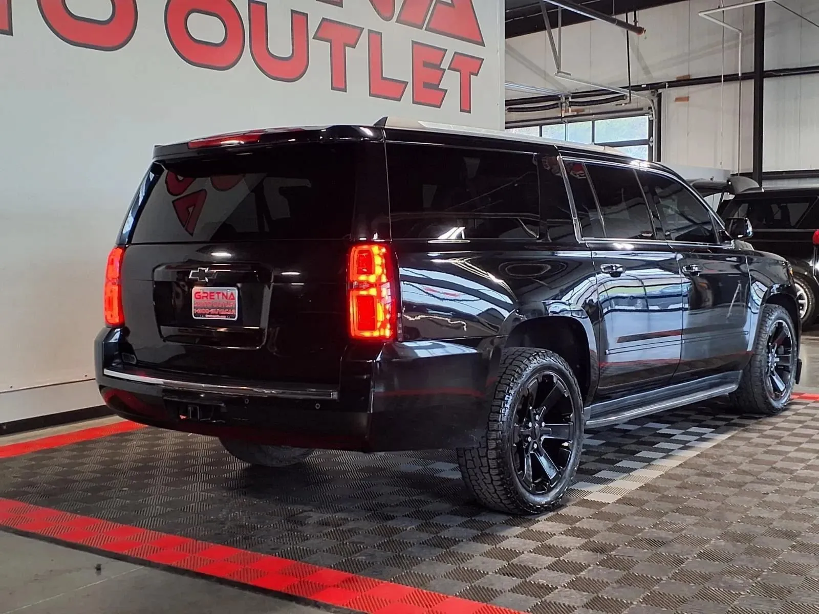 Chevrolet Suburban photo 8