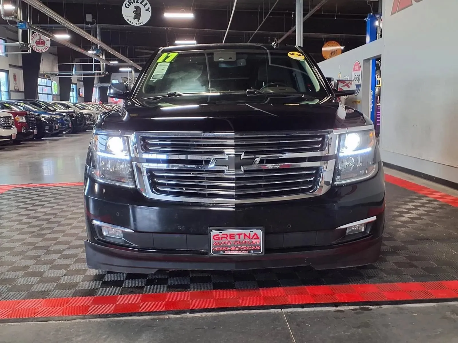 Chevrolet Suburban photo 2