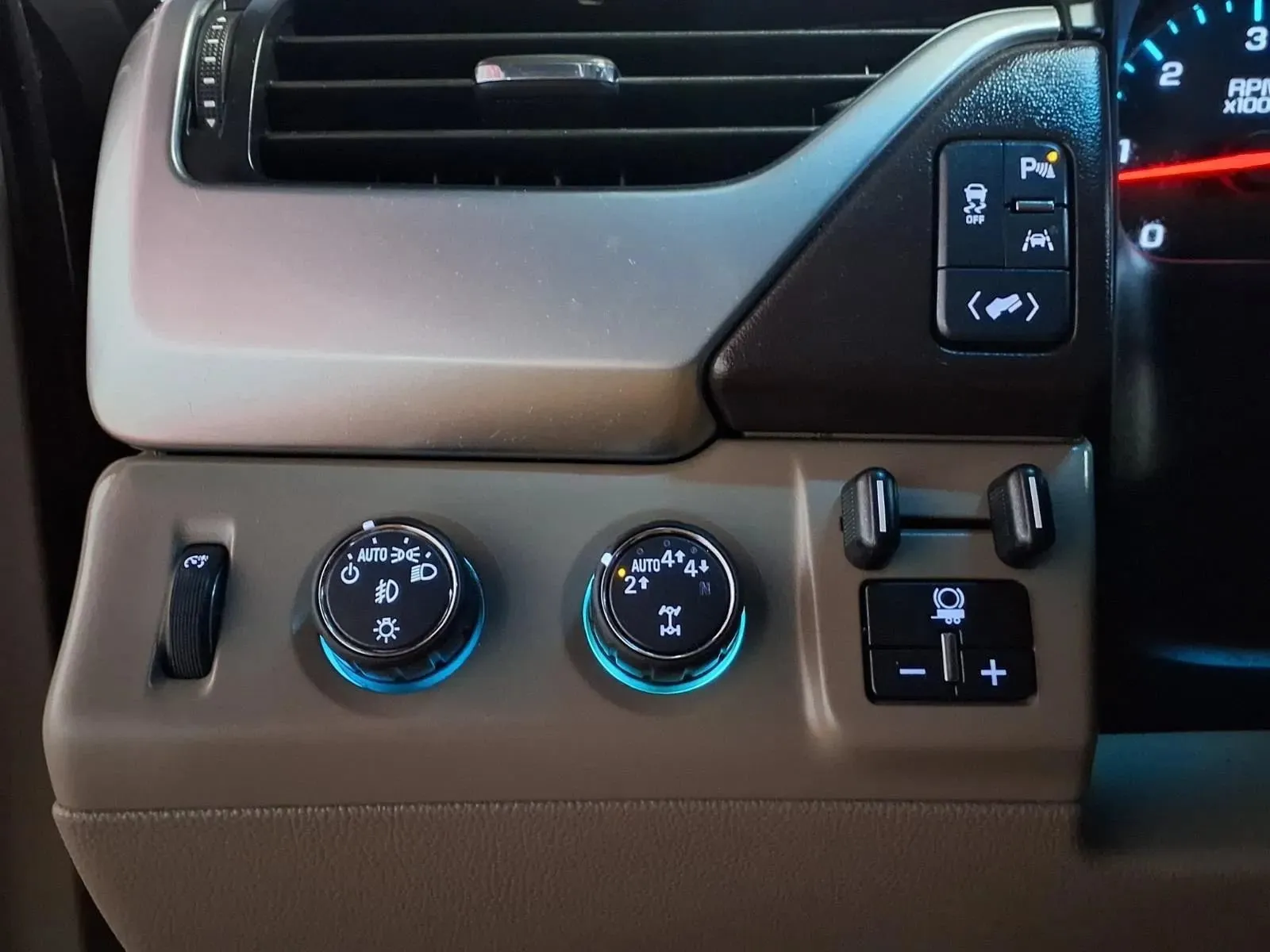 Chevrolet Suburban photo 22