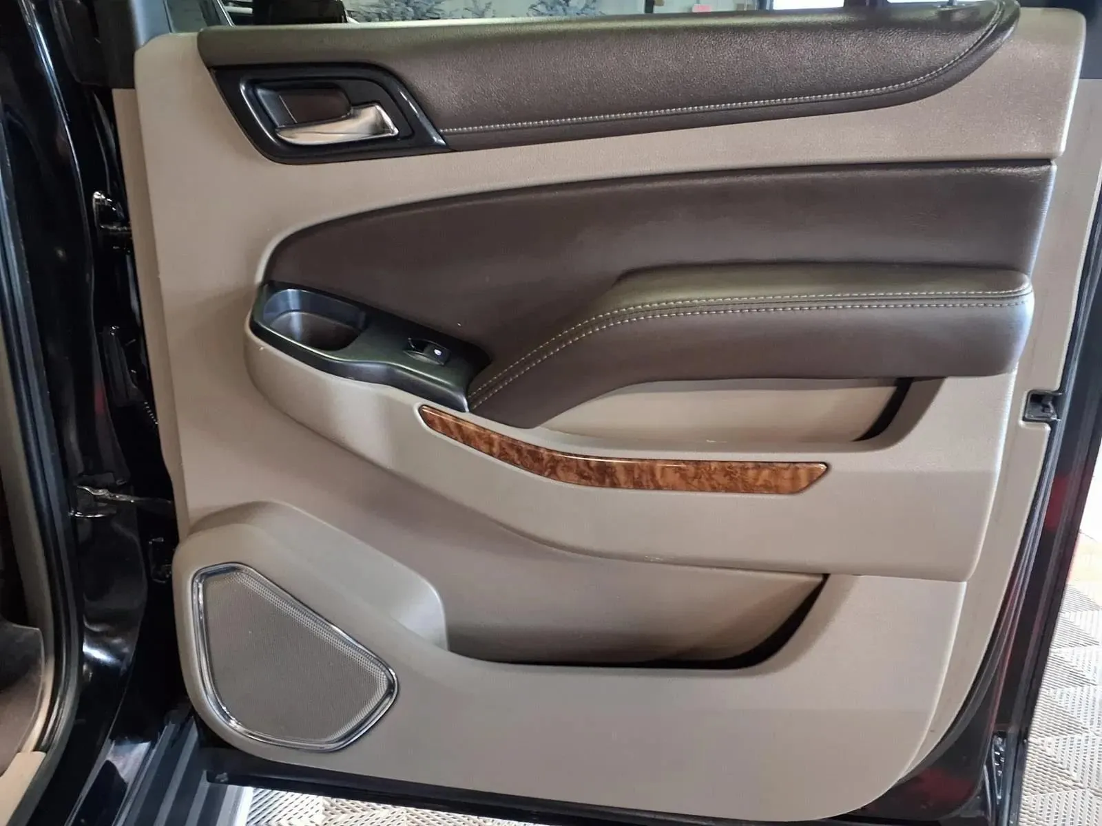 Chevrolet Suburban photo 13