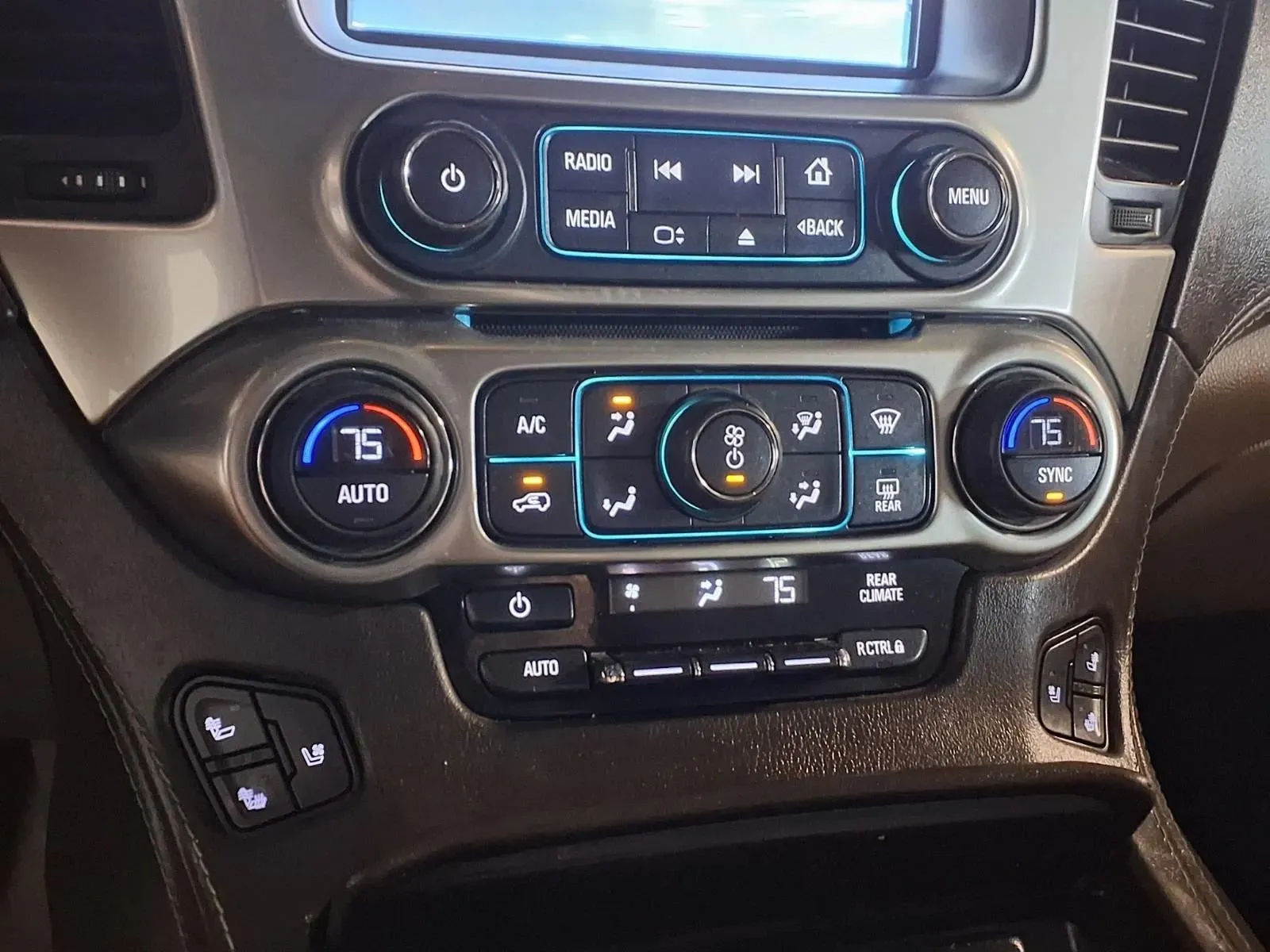Chevrolet Suburban photo 25