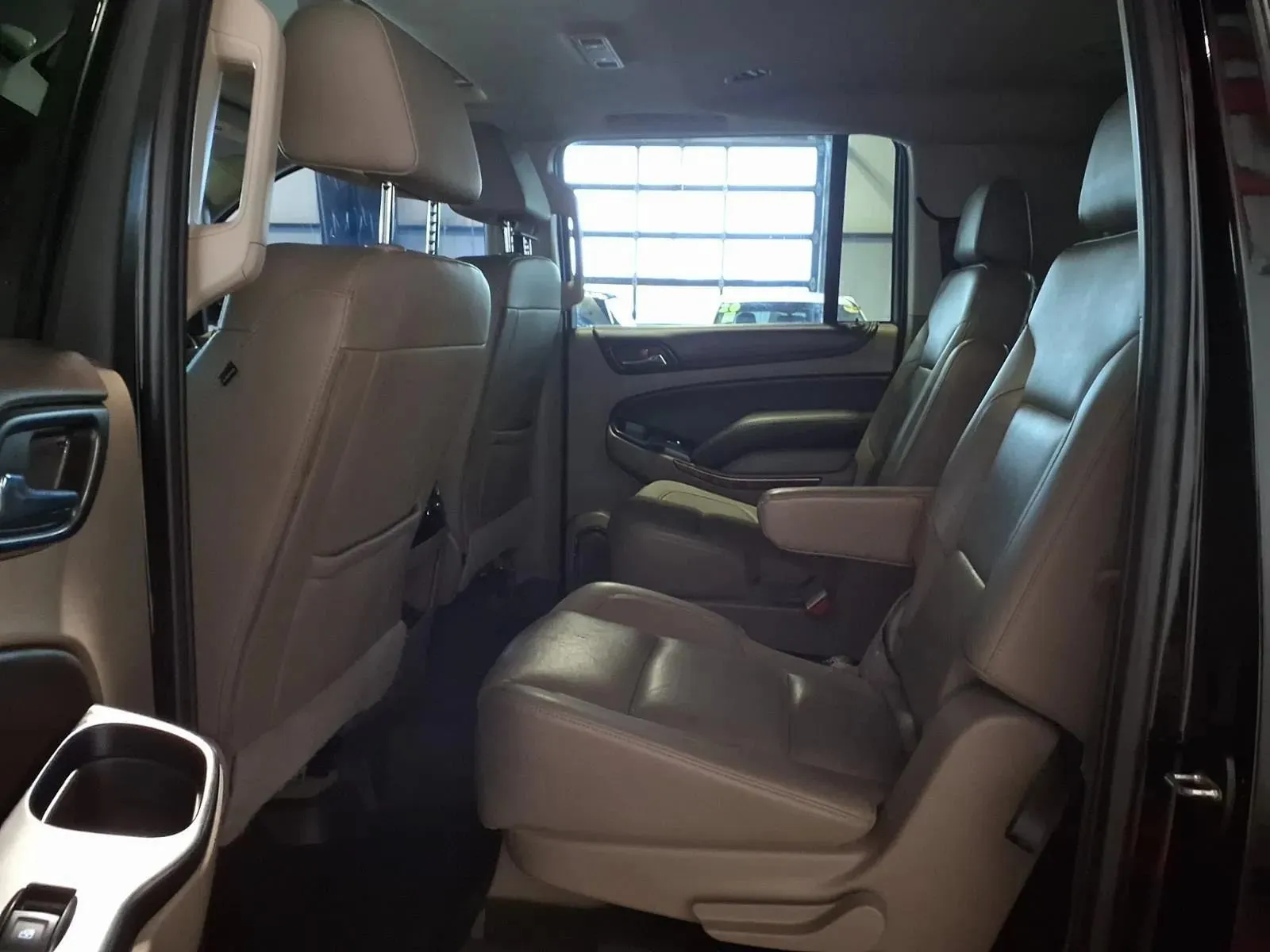 Chevrolet Suburban photo 17