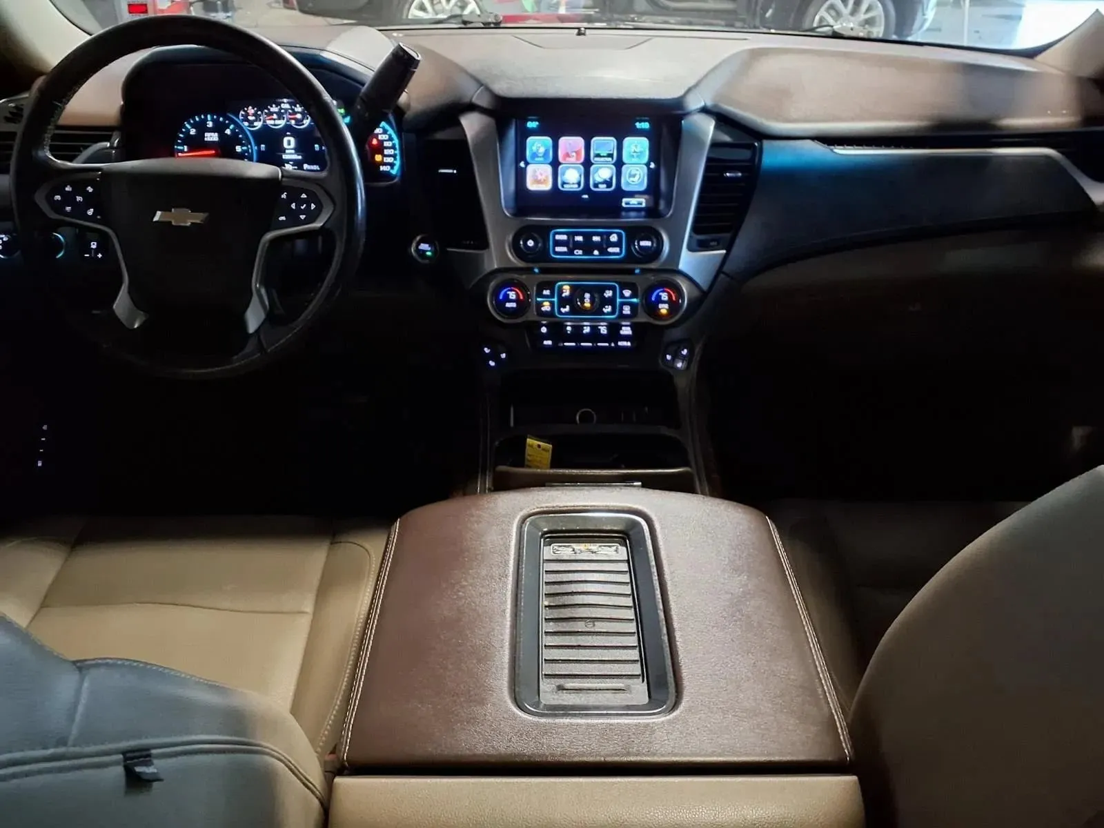 Chevrolet Suburban photo 19