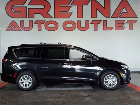 Black 2022 Chrysler Pacifica Touring L for sale in Gretna, NE