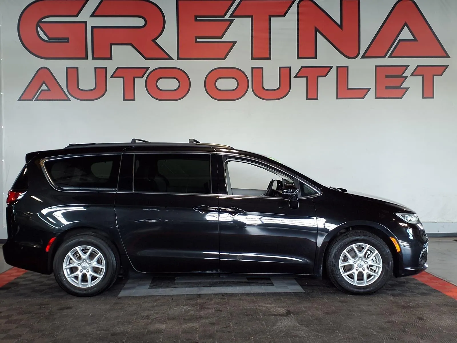 2022 Chrysler Pacifica Touring L for sale in Gretna, NE