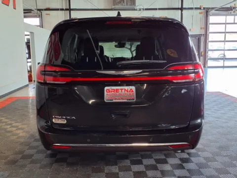 More photos of 2022 Chrysler Pacifica Touring L at Gretna Auto Outlet, NE