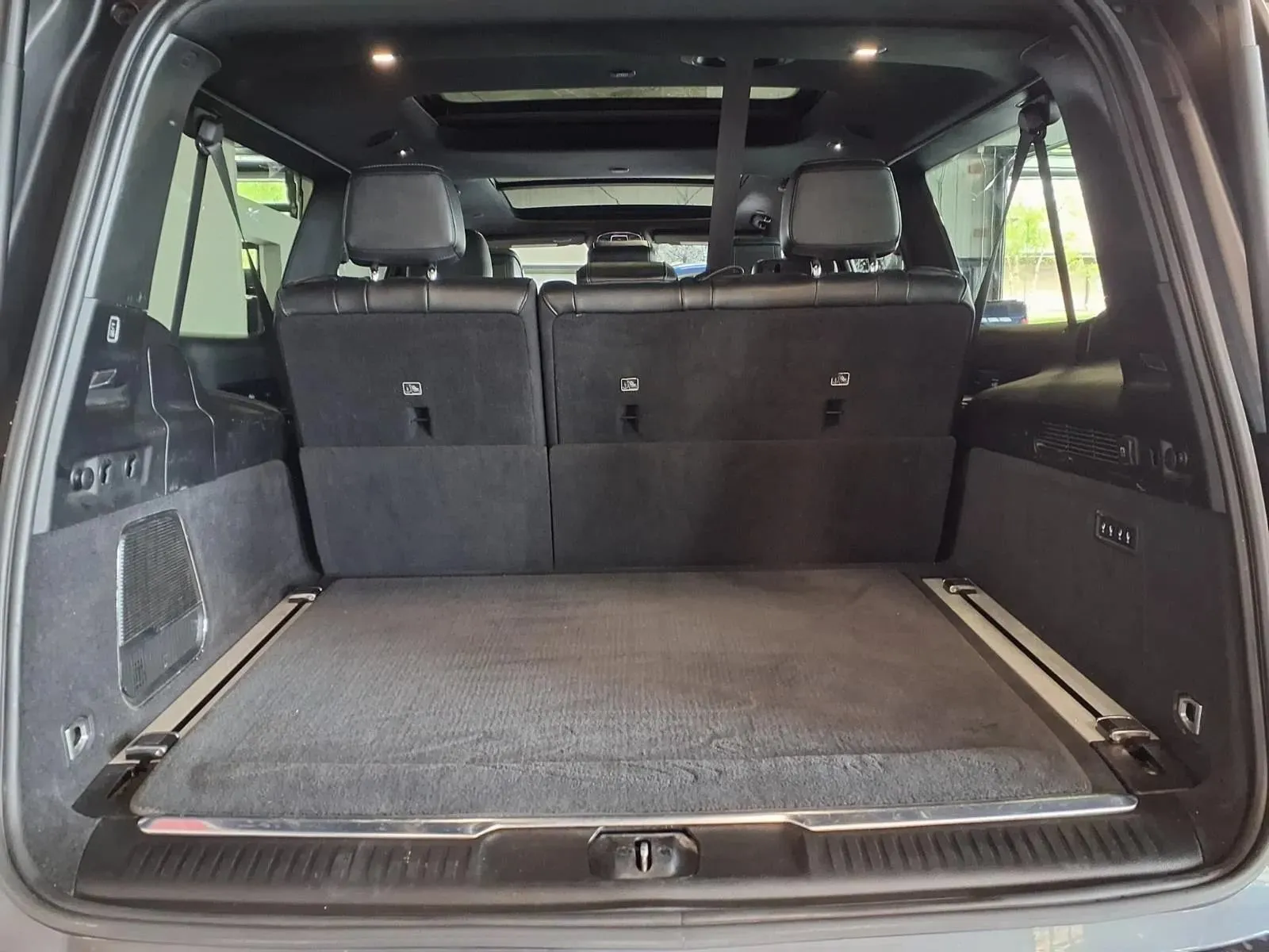 Jeep Grand Wagoneer L photo 6