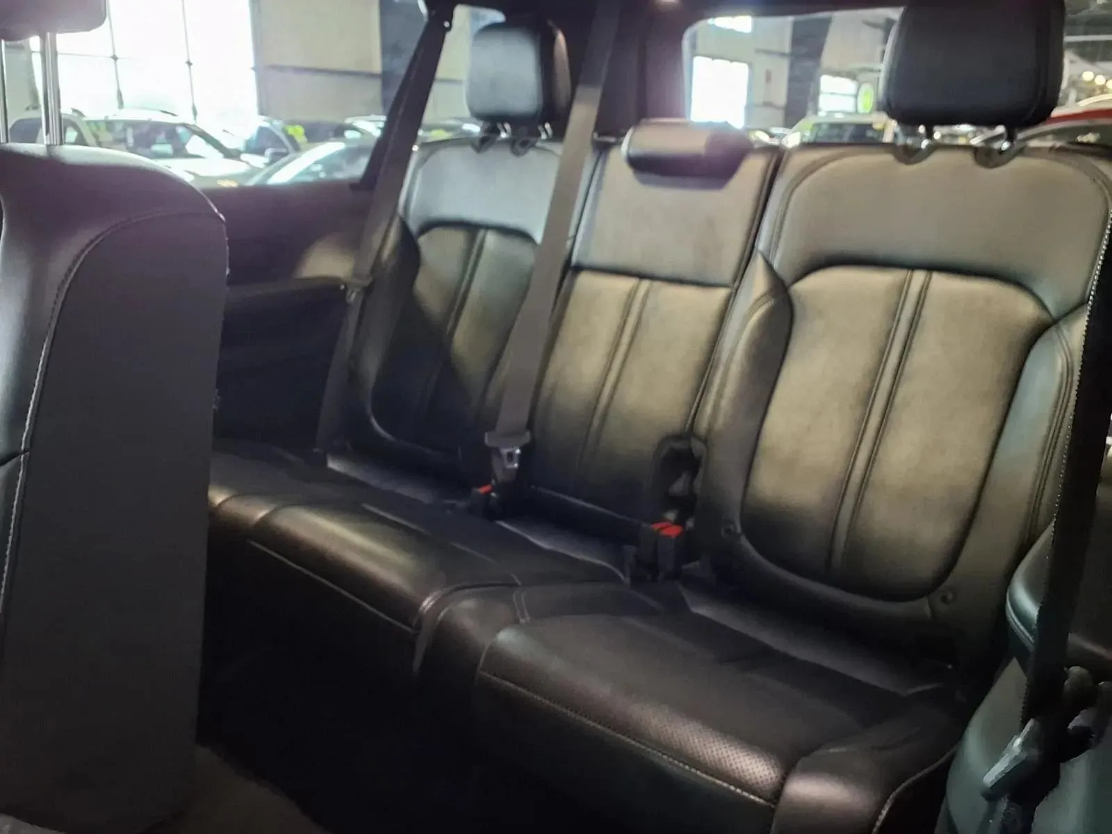 Jeep Grand Wagoneer L photo 16