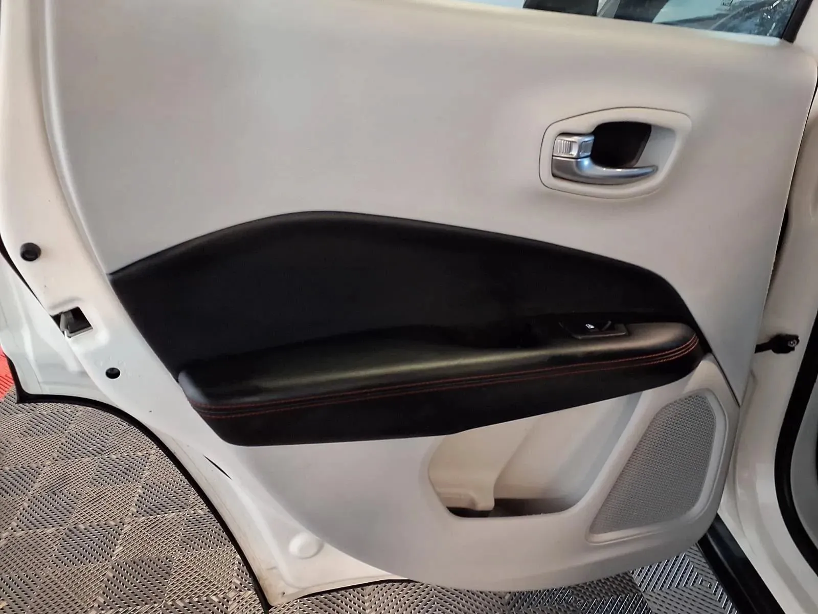 Jeep Compass photo 14