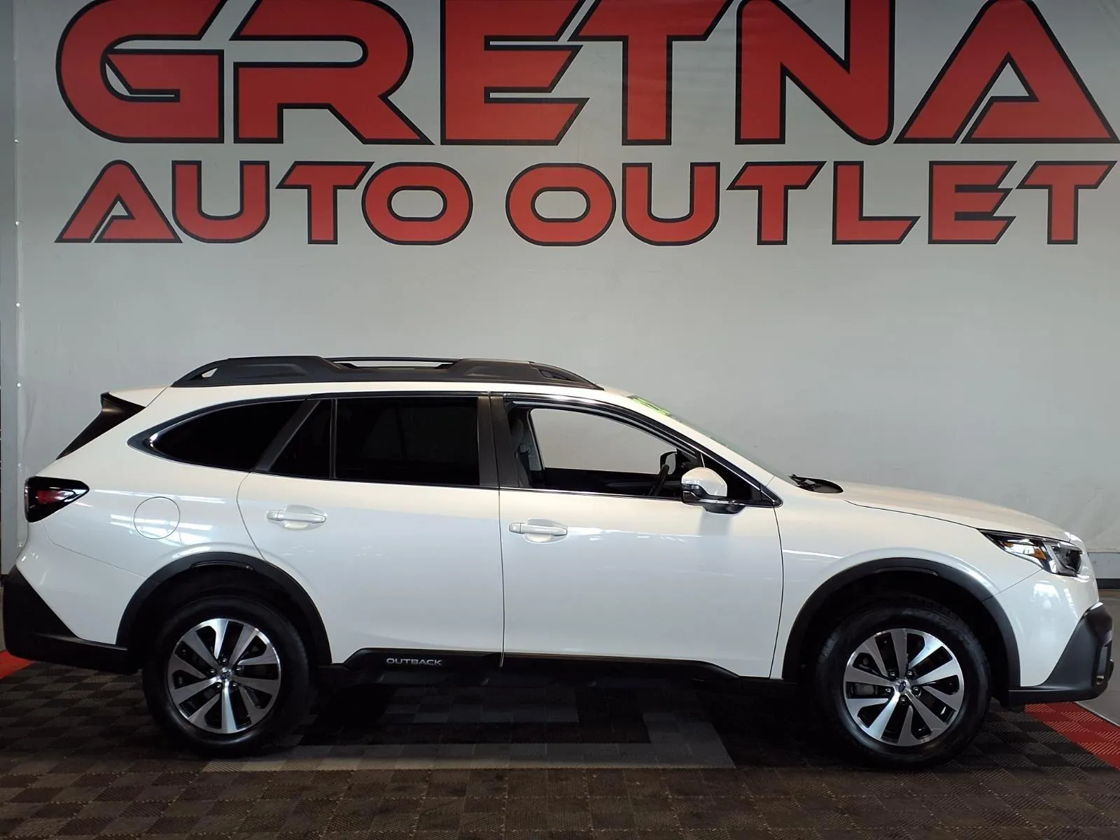 White 2022 Subaru Outback Premium for sale in Gretna, NE