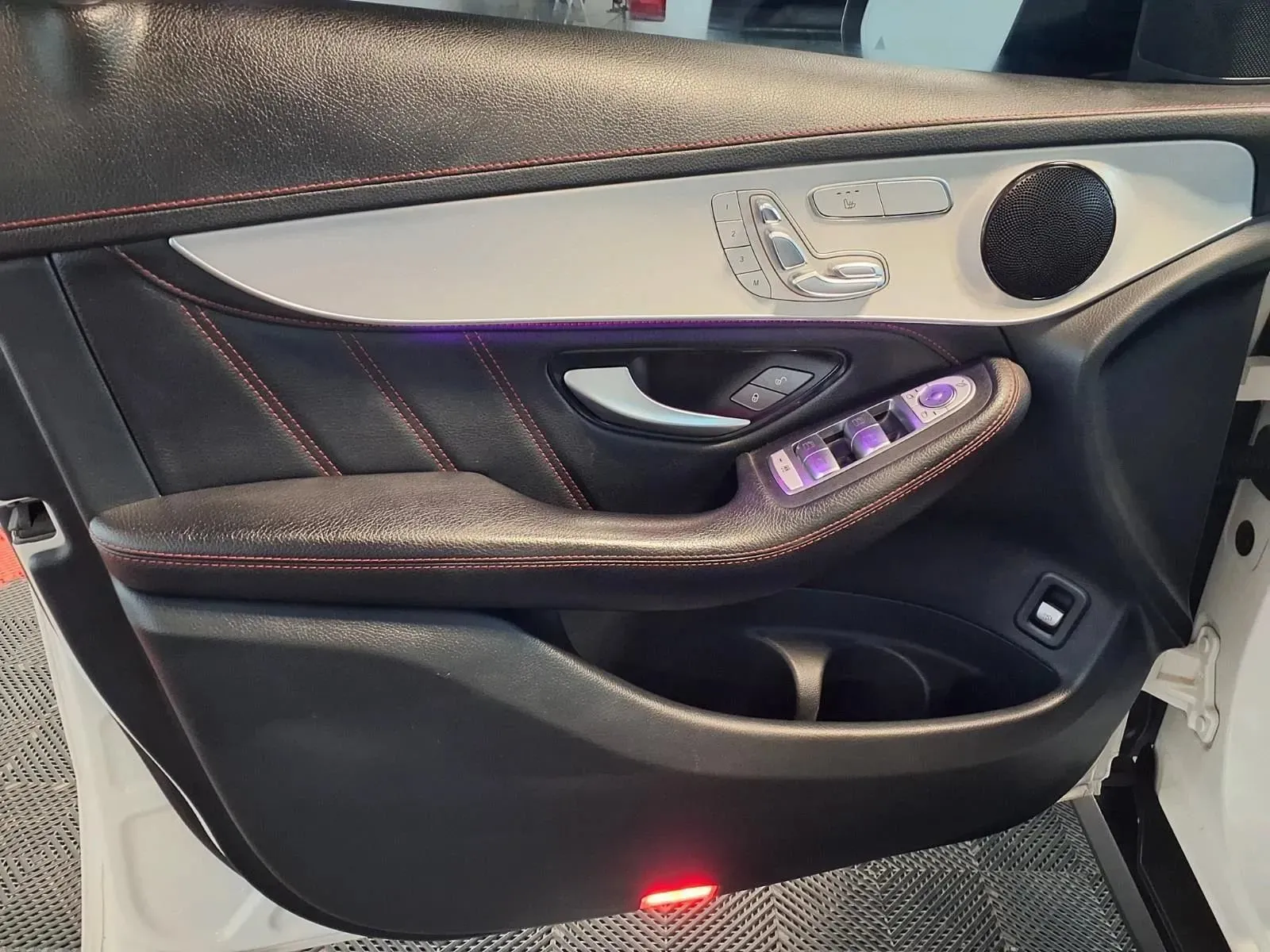 Mercedes-Benz GLC photo 16