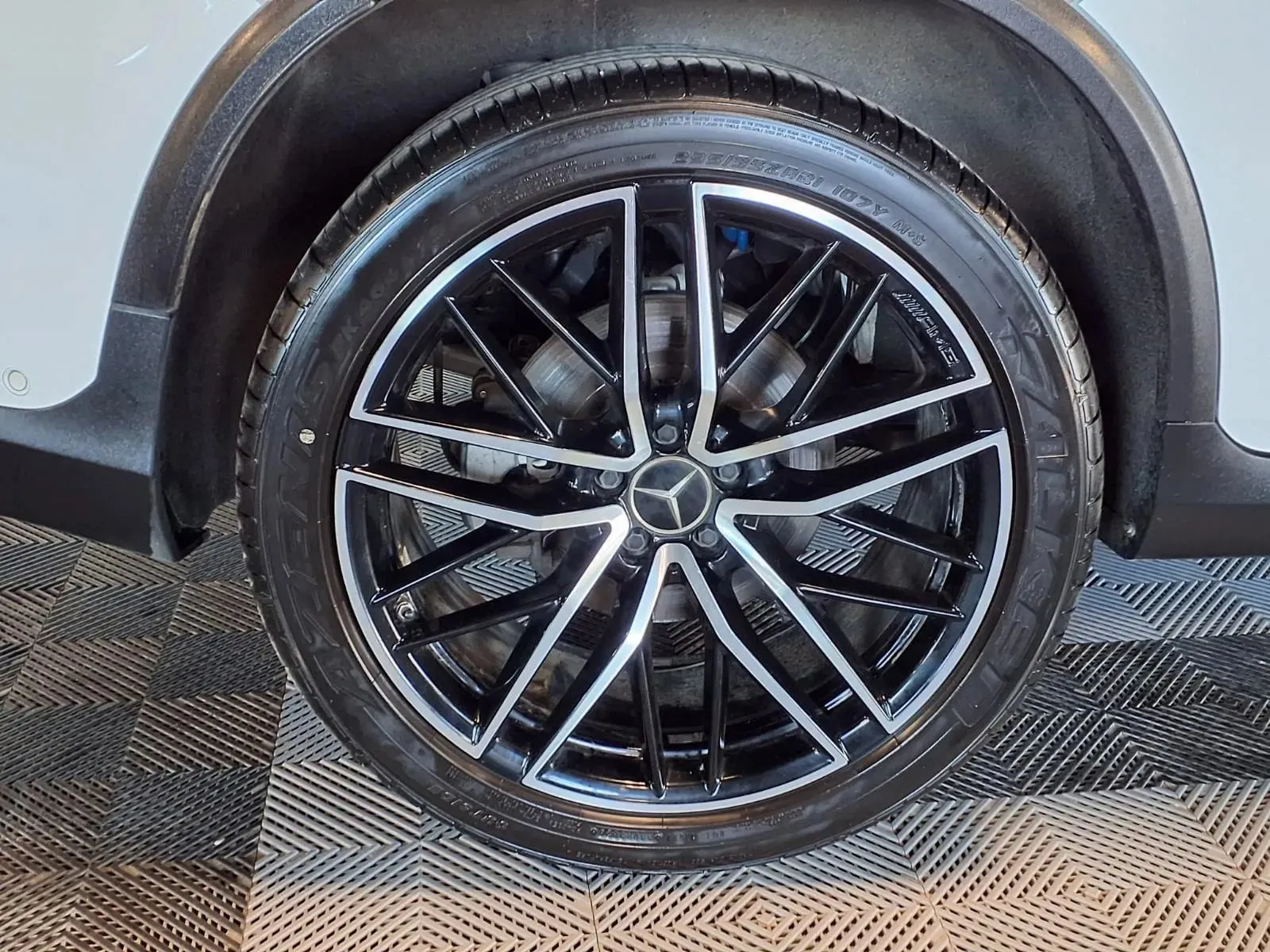 Mercedes-Benz GLC photo 8
