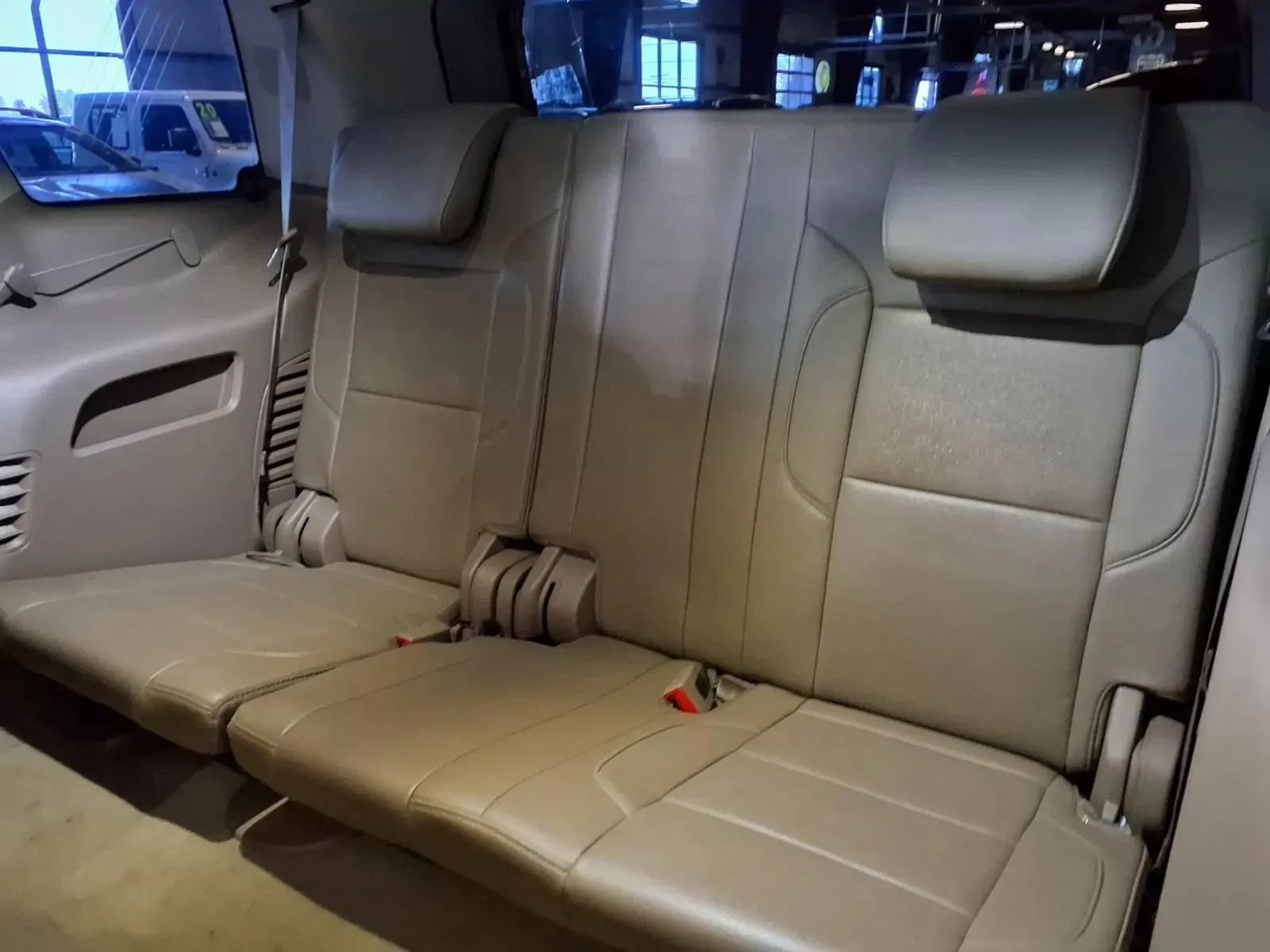 Chevrolet Tahoe photo 14