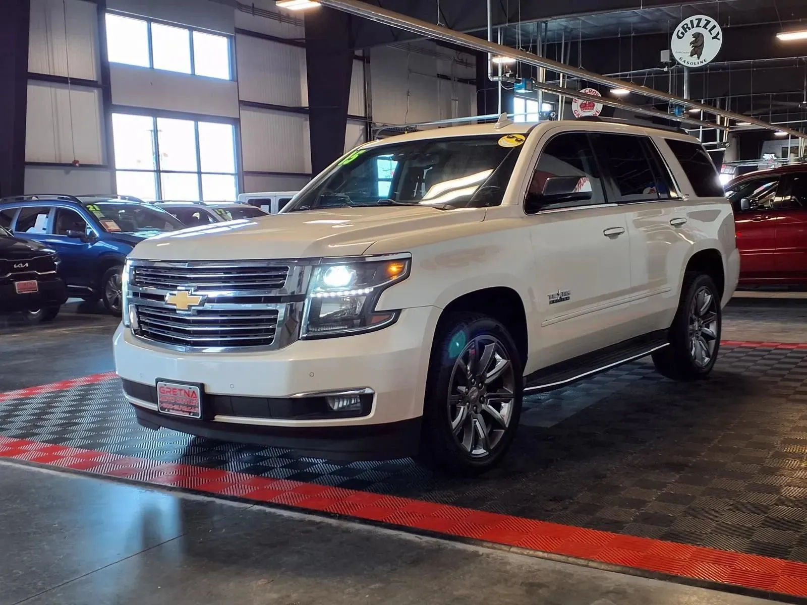 Chevrolet Tahoe photo 3