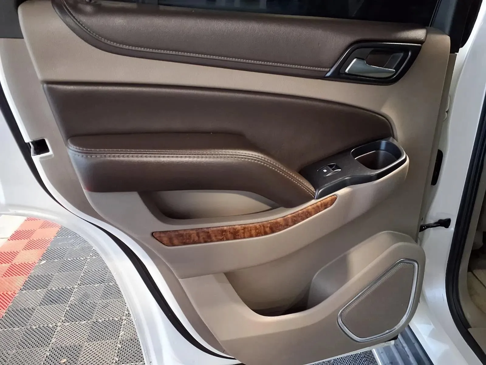Chevrolet Tahoe photo 16