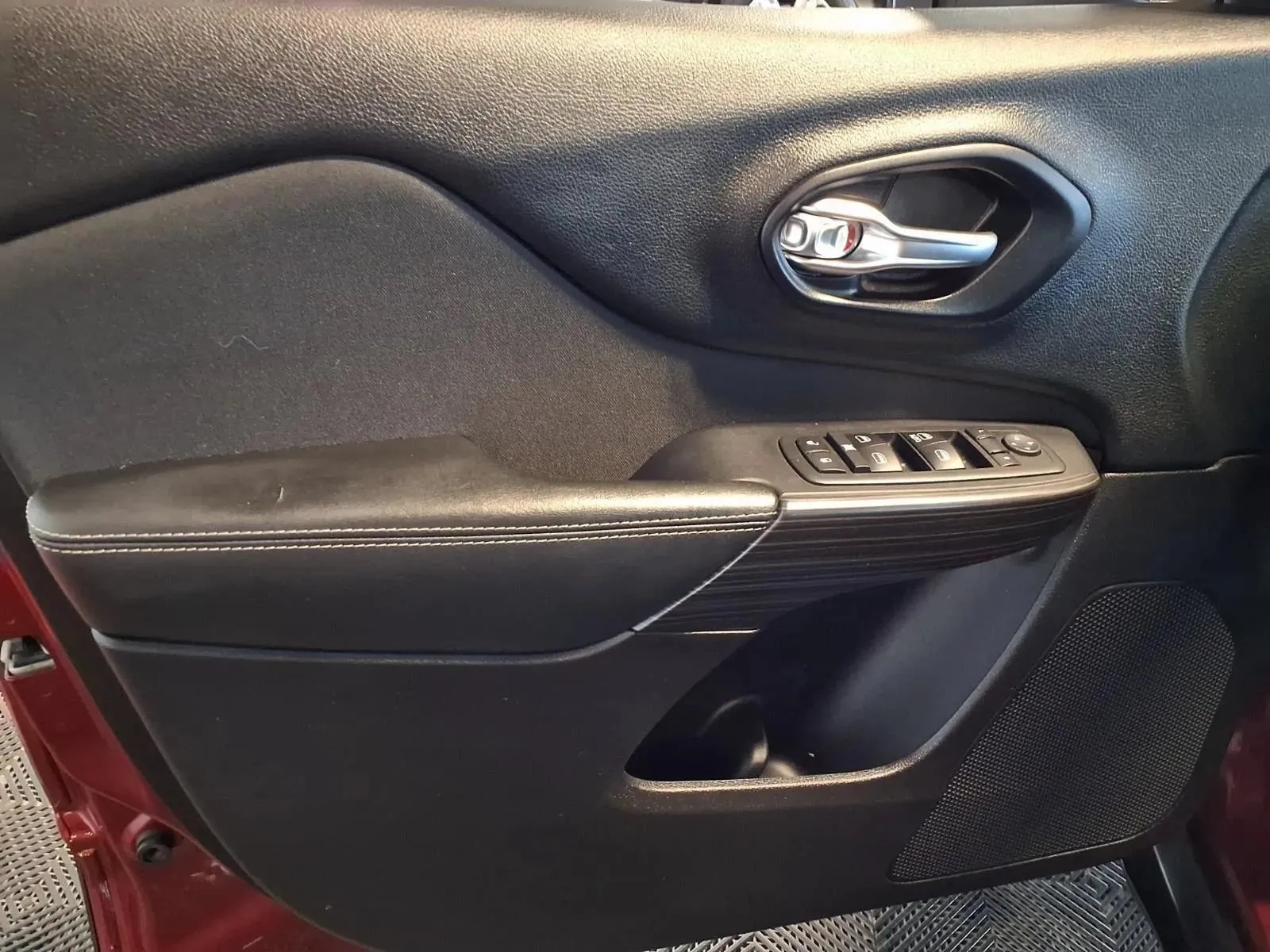 Jeep Cherokee photo 16