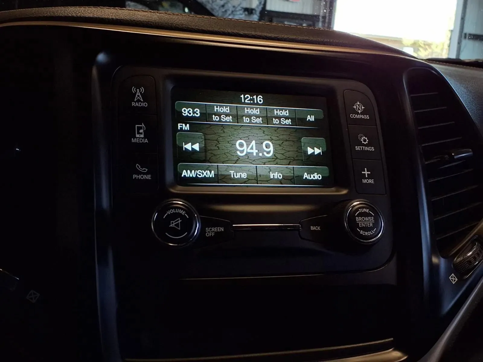 Jeep Cherokee photo 19