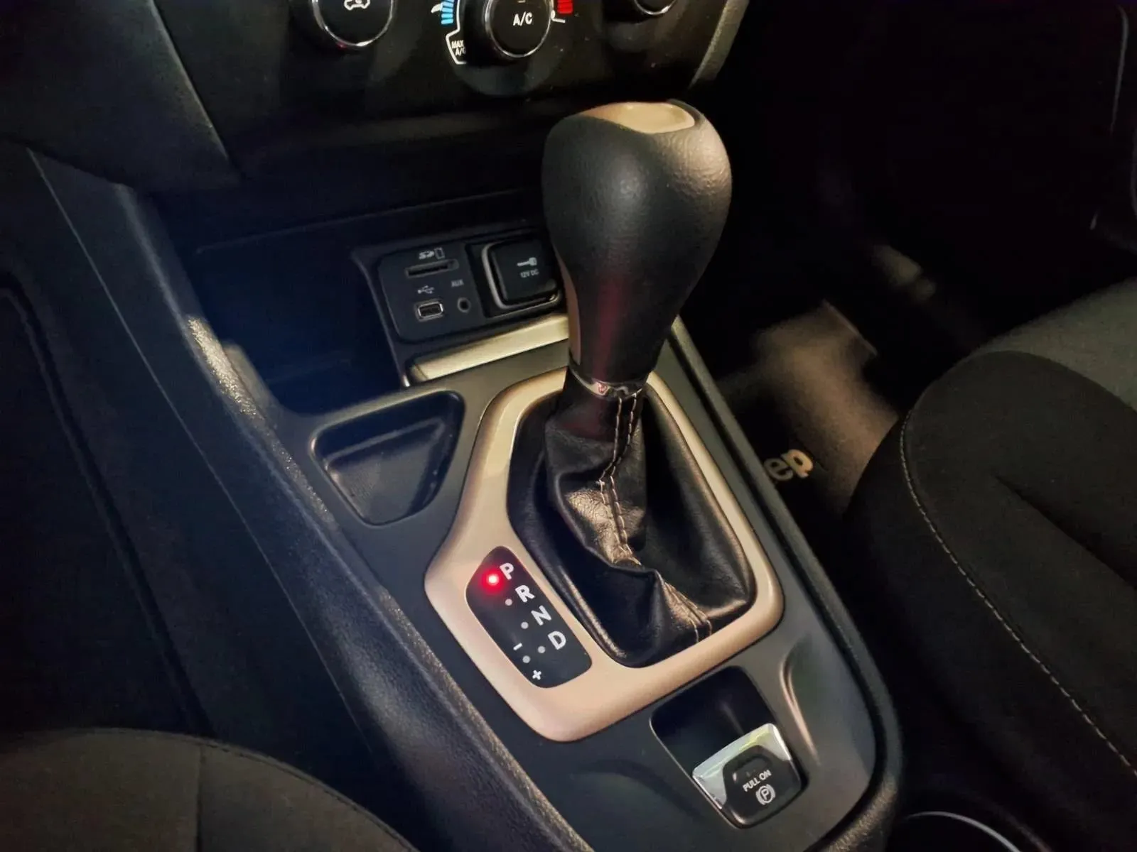 Jeep Cherokee photo 22