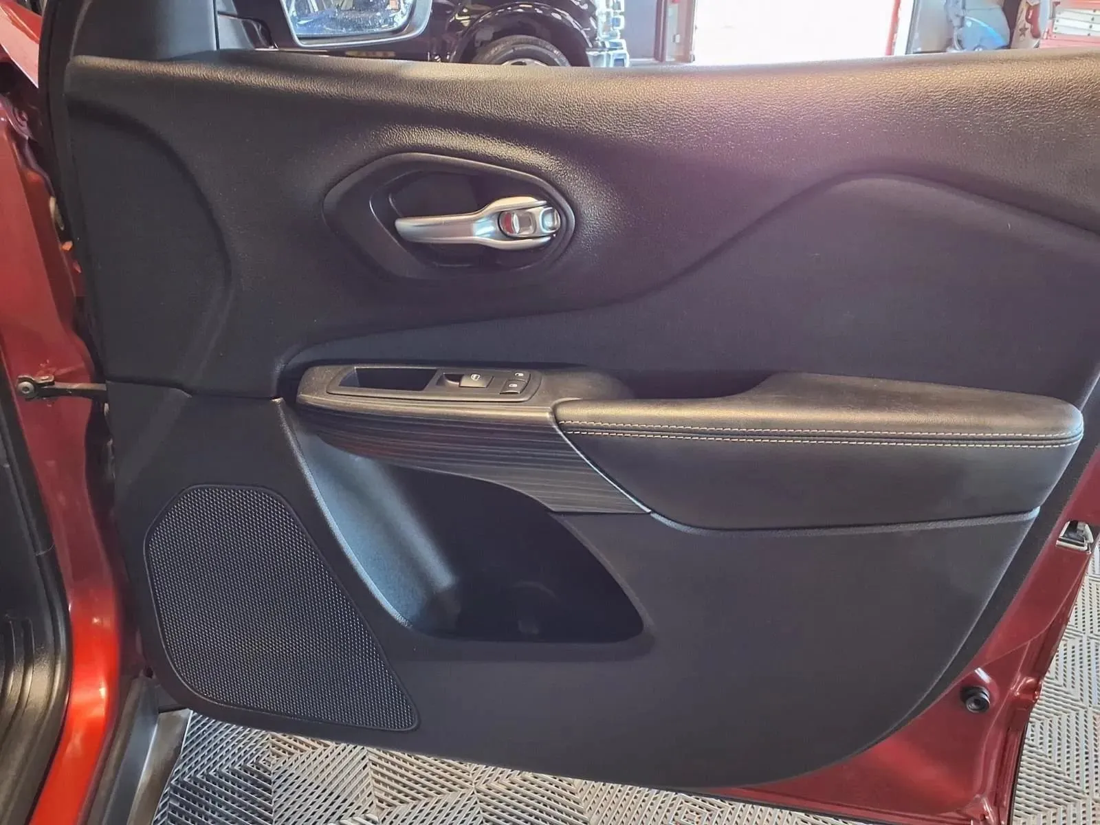 Jeep Cherokee photo 12