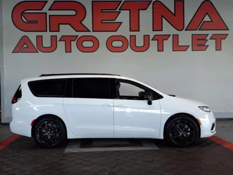 White 2024 Chrysler Pacifica Limited for sale in Gretna, NE