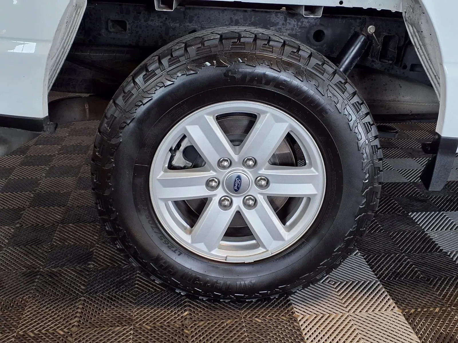 Ford F-150 photo 8