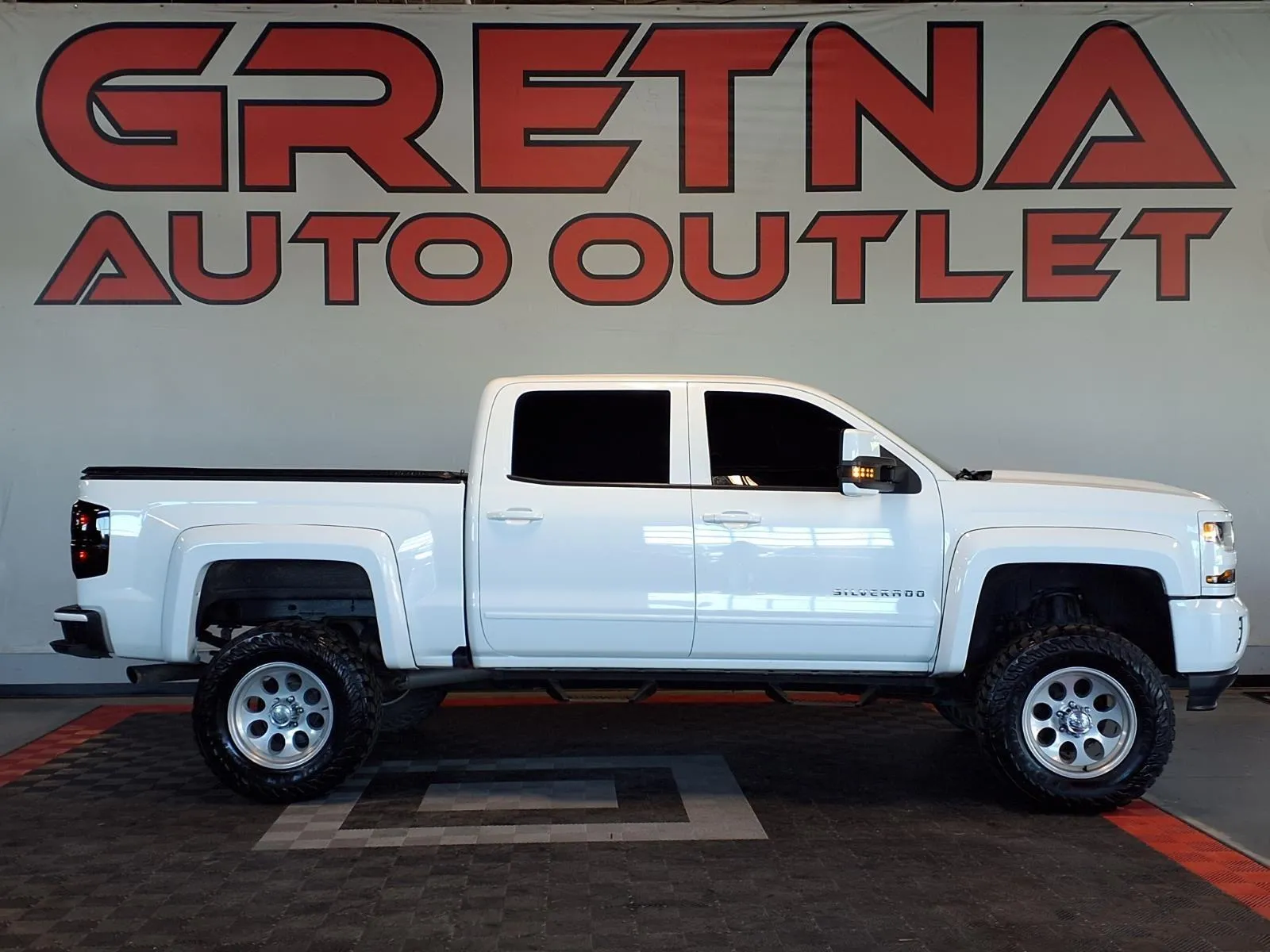 White 2018 Chevrolet Silverado 1500 LT Z71 for sale in Gretna, NE