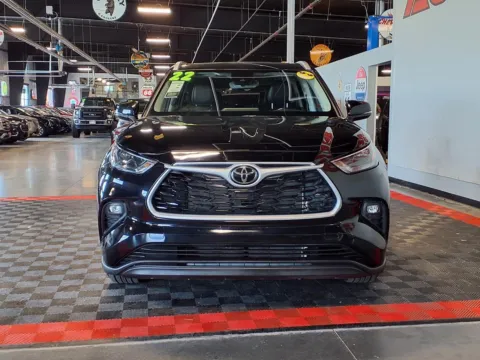 Photos of 2022 Toyota Highlander XLE for sale in Gretna, NE at Gretna Auto Outlet