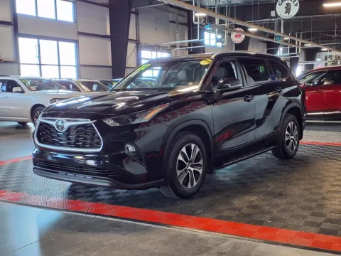 Another view of 2022 Toyota Highlander XLE for sale in Gretna, NE at Gretna Auto Outlet