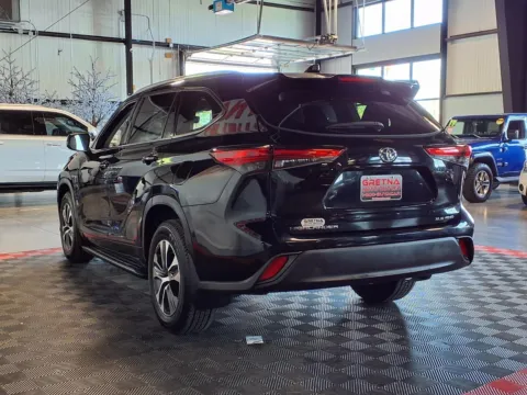 More photos of 2022 Toyota Highlander XLE at Gretna Auto Outlet, NE