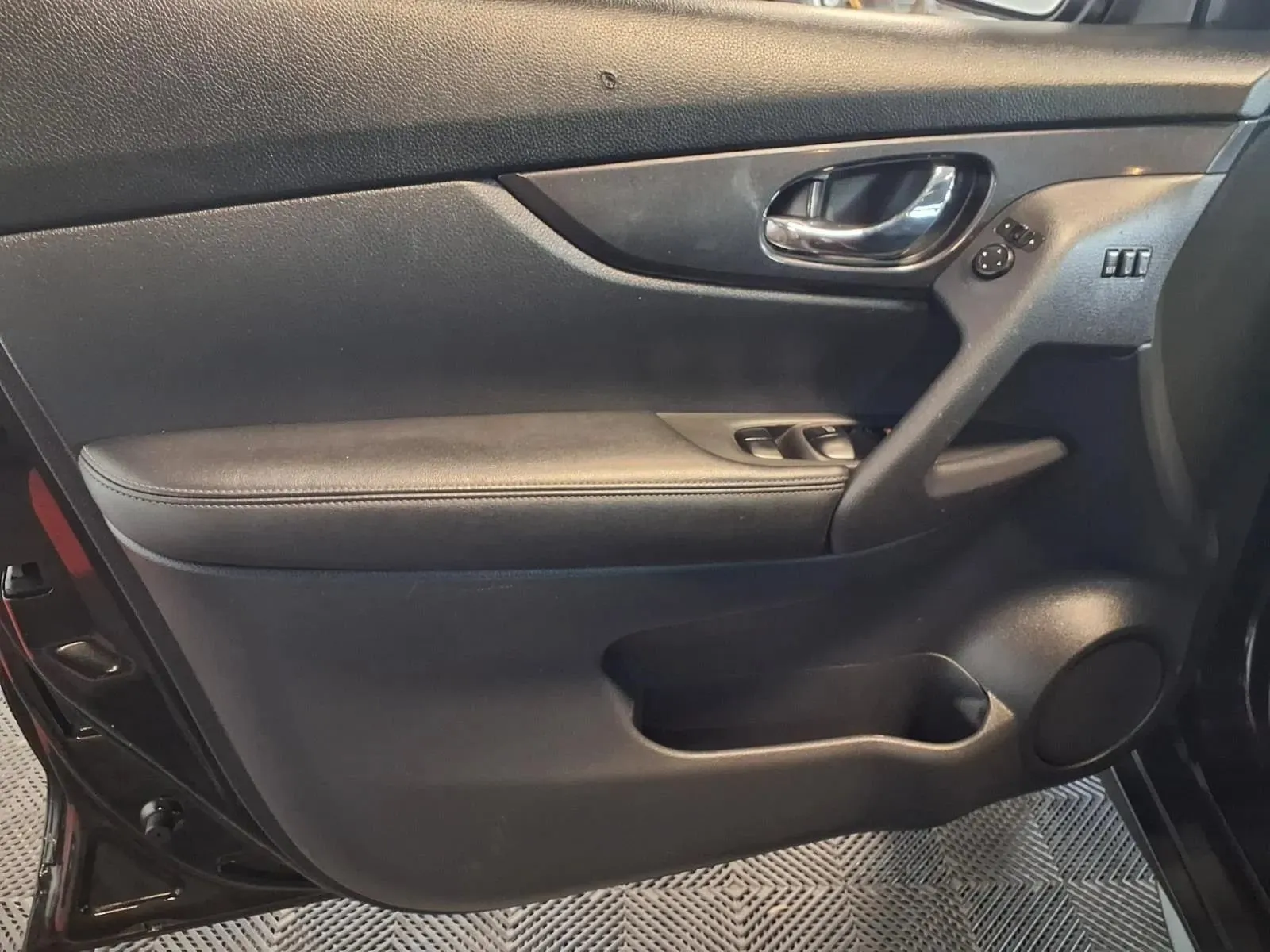 Nissan Rogue photo 17