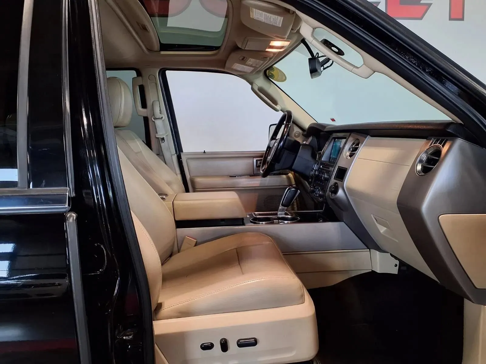 Ford Expedition photo 13