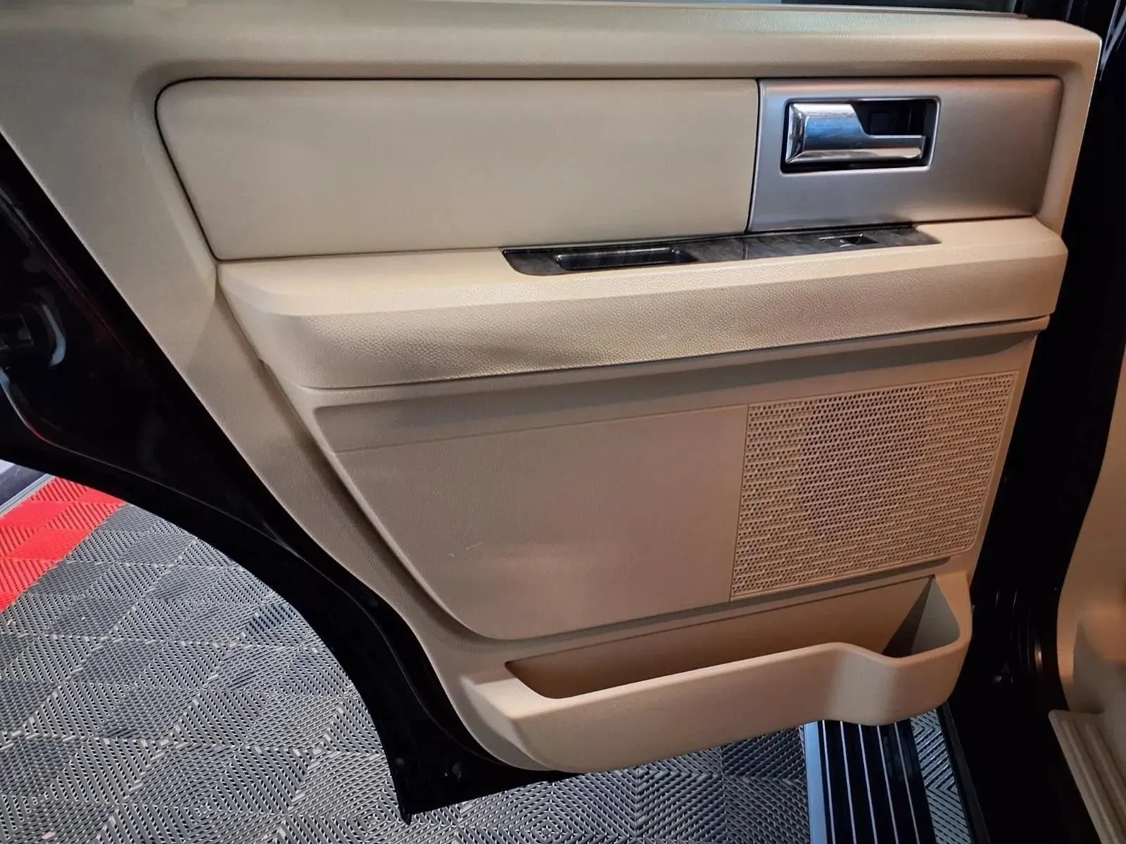 Ford Expedition photo 17