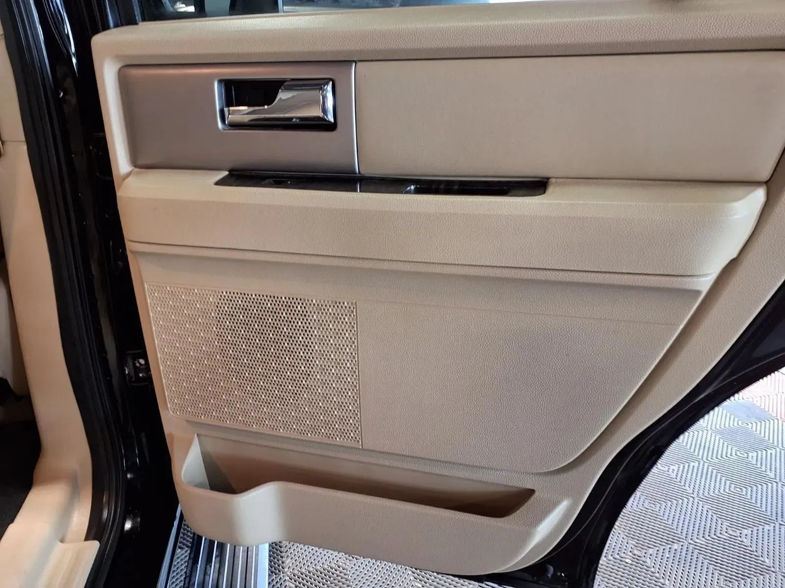 Ford Expedition photo 12