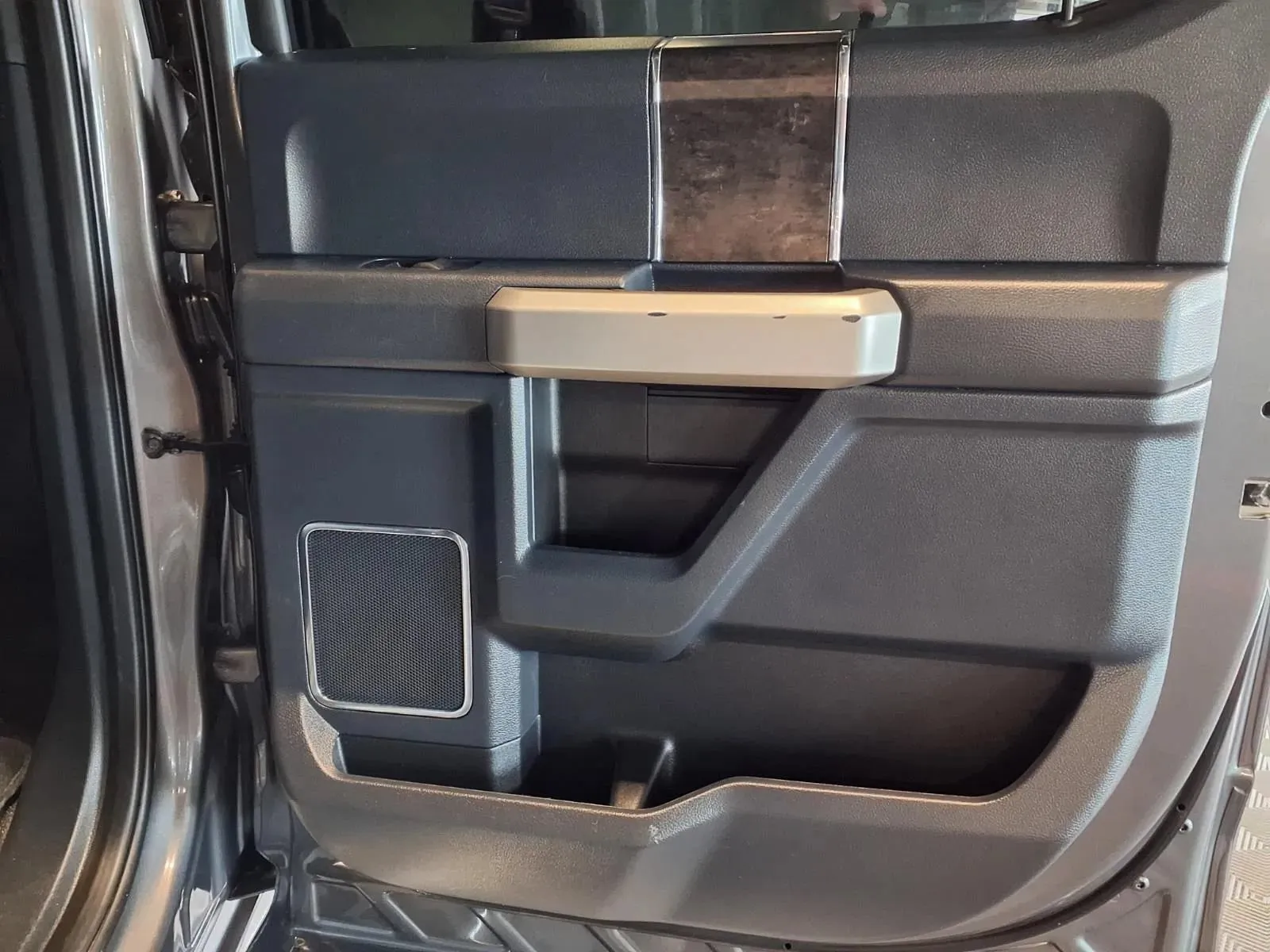 Ford F-450 photo 9